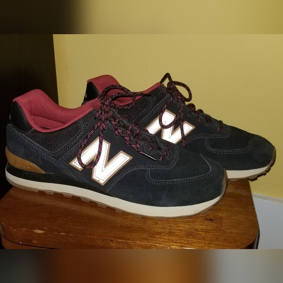 New Balance 574 - Picture 1 of 4